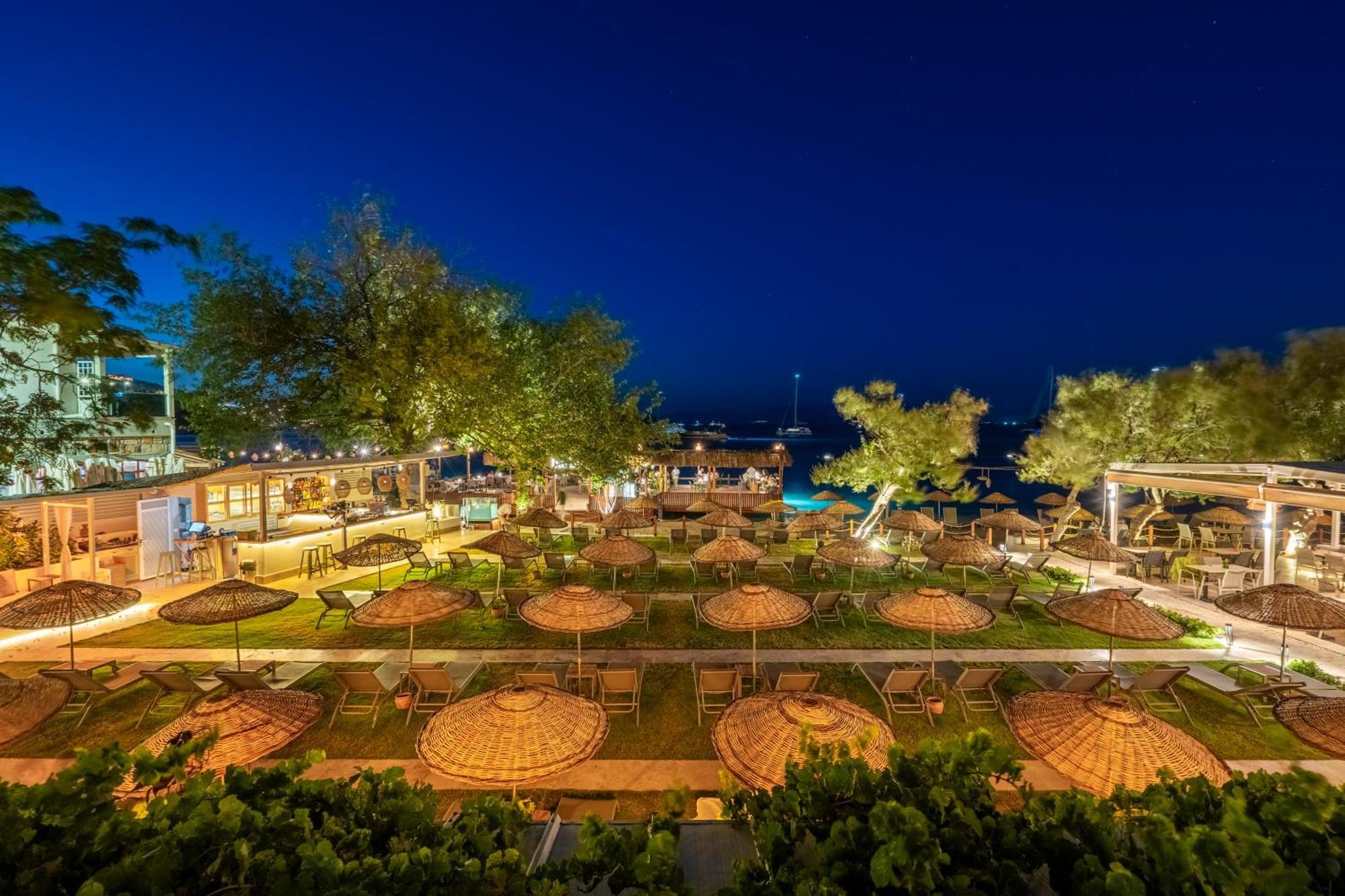 Daphnis Hotel ゴルトゥルブク エクステリア 写真